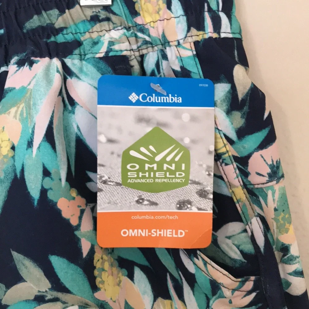 NEW Columbia Bogata Bay‎ Shorts. Large